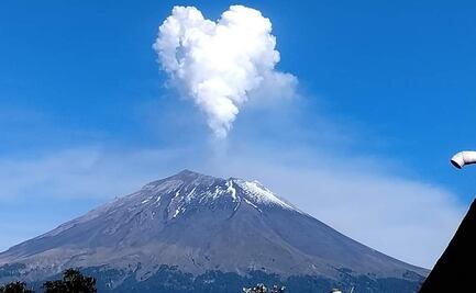 ¿Dedicado a Iztaccíhuatl? Volcán Popocatépetl sorprende al lanzar enorme fumarola en forma de corazón