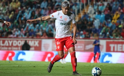 ¿Quién es Alexis Peña? El jugador que hizo pruebas médicas en Chivas