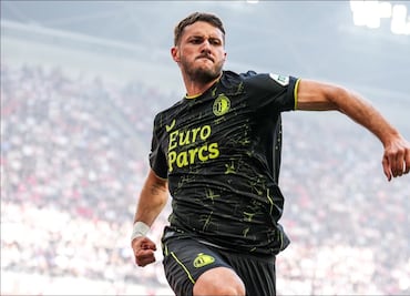 Santiago Giménez es reconocido como el mejor futbolista del mes en la Eredivisie