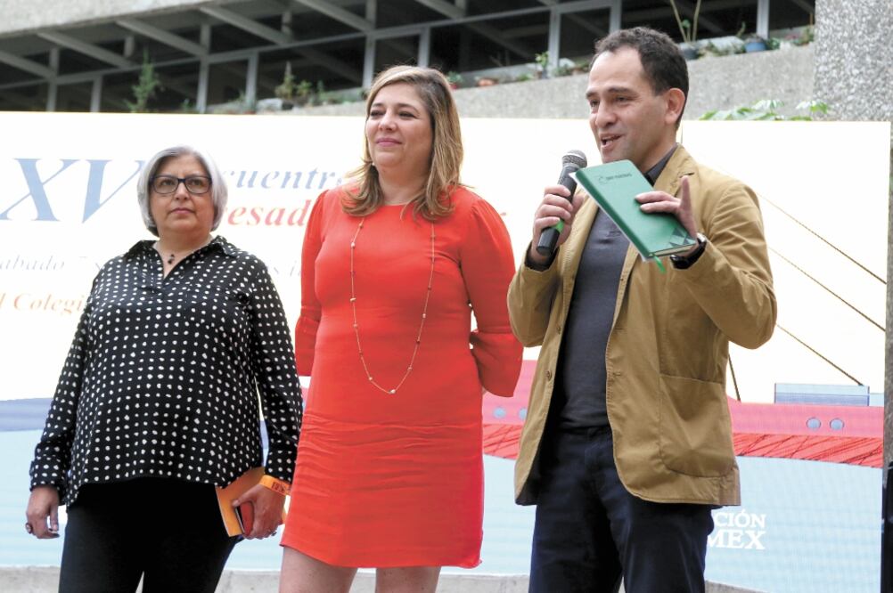 Graciela Márquez, secretaria de Economía; Silvia Giorguli, presidenta del Colmex, y Arturo Herrera, titular de Hacienda, en encuentro de egresados. Foto/CARLOS MEJÍA. EL UNIVERSAL