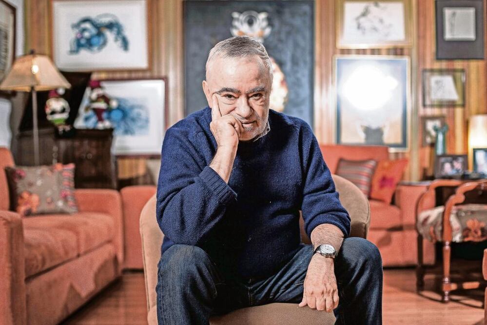 Ignacio Solares, extrañado colaborador de Confabulario, en su casa de Chimalistac /GERMÁN ESPINOSA / EL UNIVERSAL