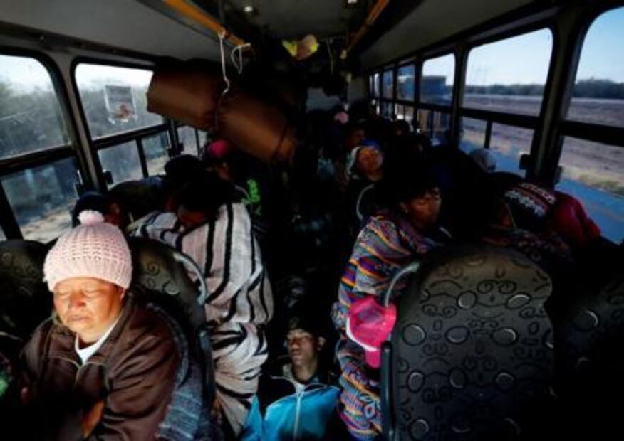 La historia detrás de la imagen de migrantes que indignó al mundo