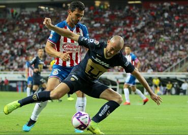 Pumas le roba triunfo a Chivas; empate por la mínima