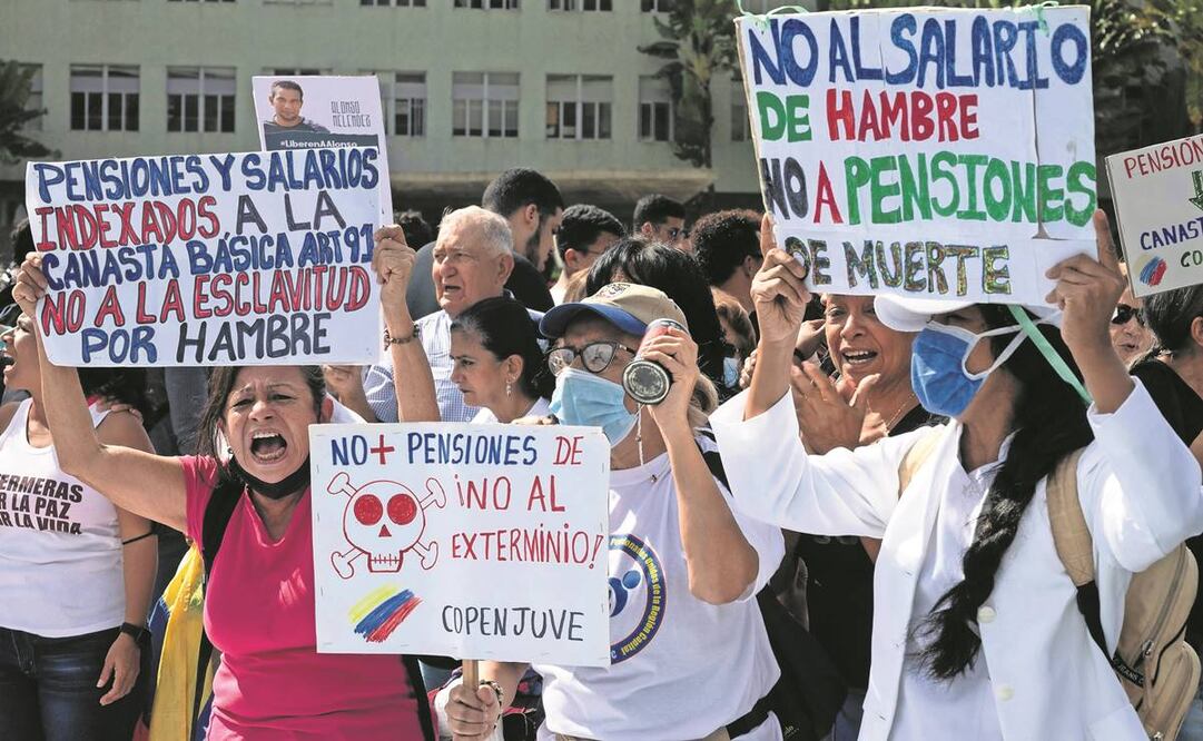 Los opositores al gobierno venezolano, durante una manifestación exigiendo una nivelación de salarios acorde con el alza inflacionaria.