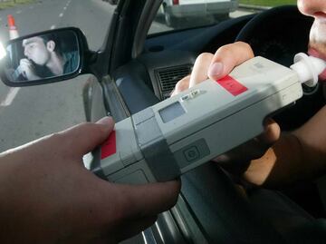 Proponen que bares y antros apliquen pruebas de alcoholemia a clientes; deberá gestionar transporte si conductor excede el límite