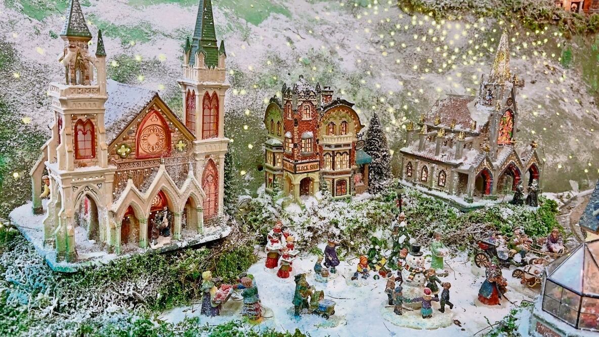 En la villa se encuentran más de 450 figuras que han sido adquiridas por el dueño del café a lo largo de los años. Foto: Patricia Morales/El Universal