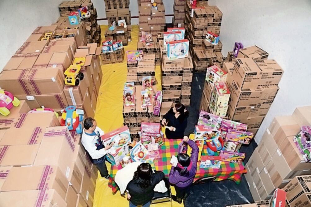 Desde 2013, el IMSS ha desembolsado más de 207 millones de pesos en juguetes para celebrar el Día de Reyes para los hijos de los integrantes del sindicato de la dependencia. (FOTOS: TOMADAS DE REDES SOCIALES)