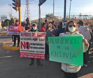 Bloquean calzada San Agustín en rechazo a ciclovía