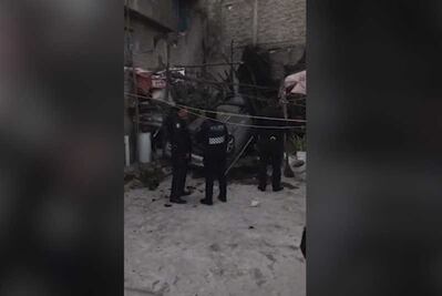 Por jugar con vehículo niño cae 12 metros