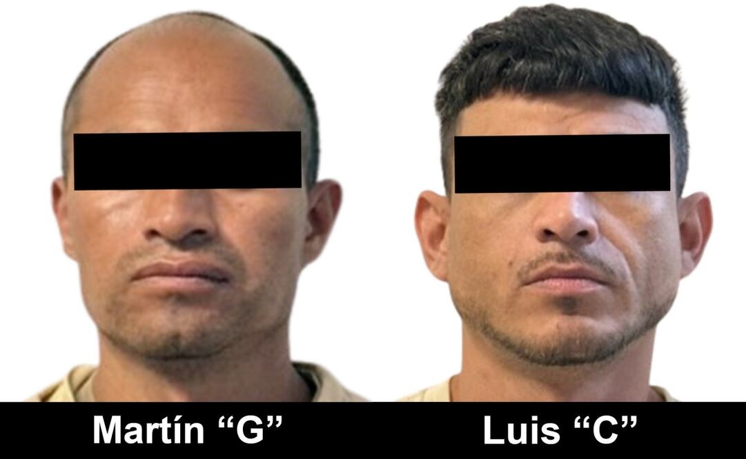 Martín González y Luis Uriel fueron entregados en el AICM a los agentes estadounidenses designados para su traslado. Foto: Especial