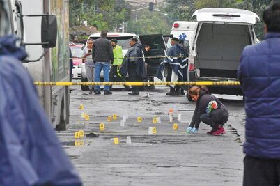 Policías se matan a balazos en calles de la Doctores