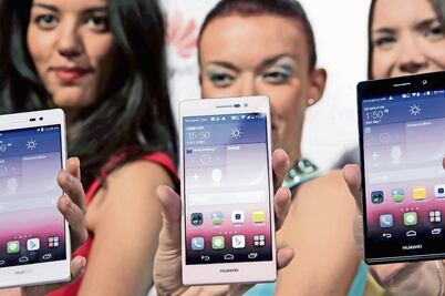 Superdólar reduce venta de celulares 