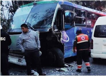 Choque entre camión y combi en la calzada Tláhuac- Chalco deja 6 lesionados