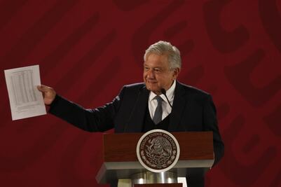 AMLO revisará presupuesto en Cultura; niega recorte en ciencia