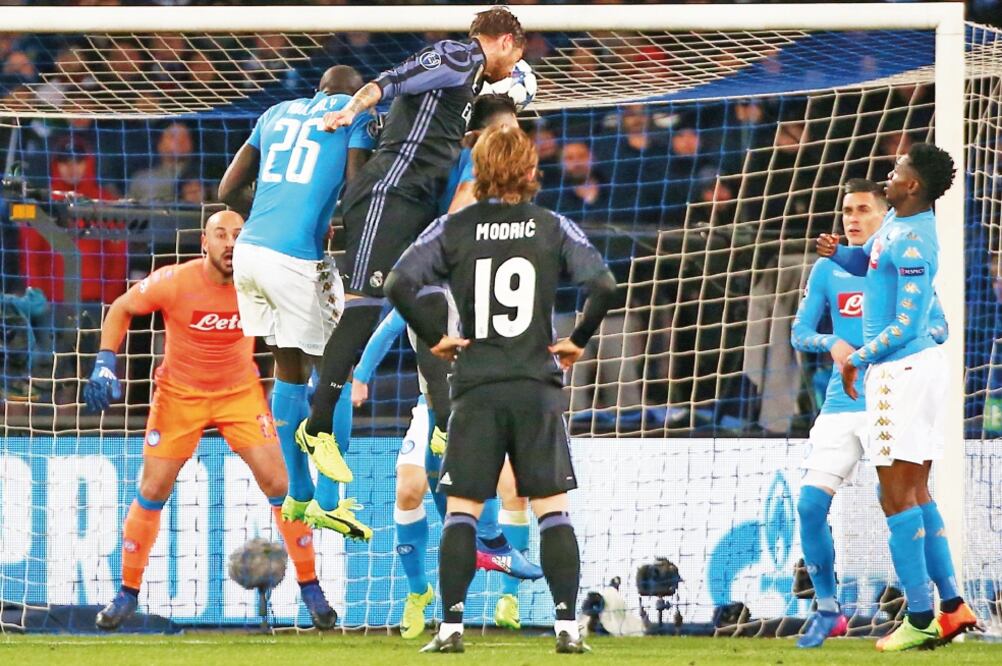 Sergio Ramos conectó dos cabezazos para la victoria blanca (ALESSANDRO BIANCHI. REUTERS)