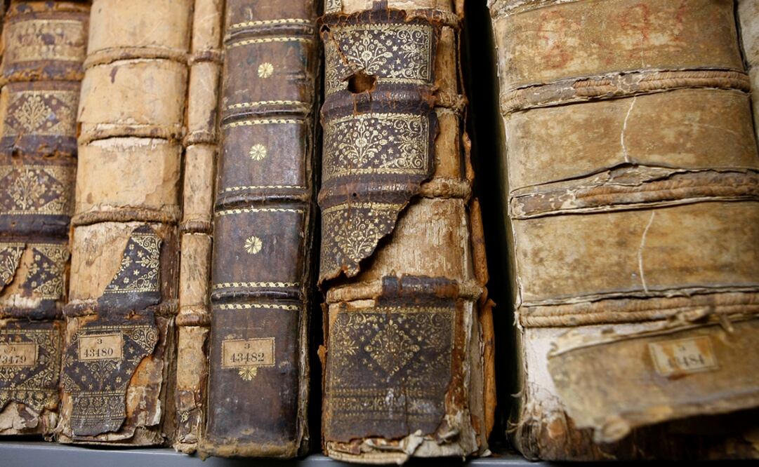 Detalle de algunas ediciones antiguas de la Biblioteca Nacional de España. Foto: Archivo