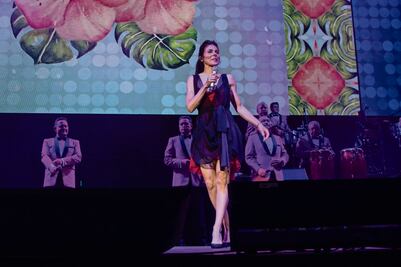 Ely Guerra se toma un relax a ritmo de cumbia