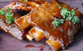 Qué ingredientes lleva la salsa BBQ para costillas de cerdo