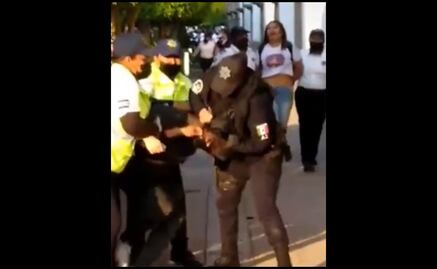 Video. Derechos Humanos investiga a policías por detención de feministas en Irapuato