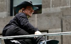 U2 deja el rock por un momento y se anima a bailar salsa en México