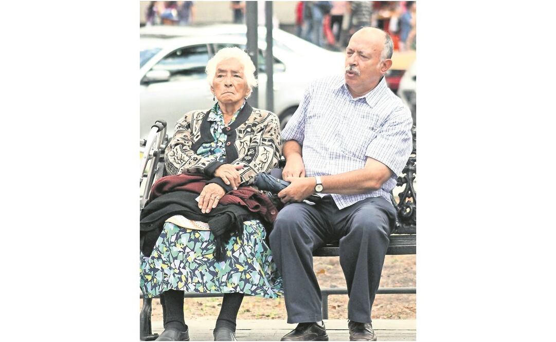 Los adultos mayores no ven bien letras del cajero, dice Condusef. ARCHIVO EL UNIVERSAL