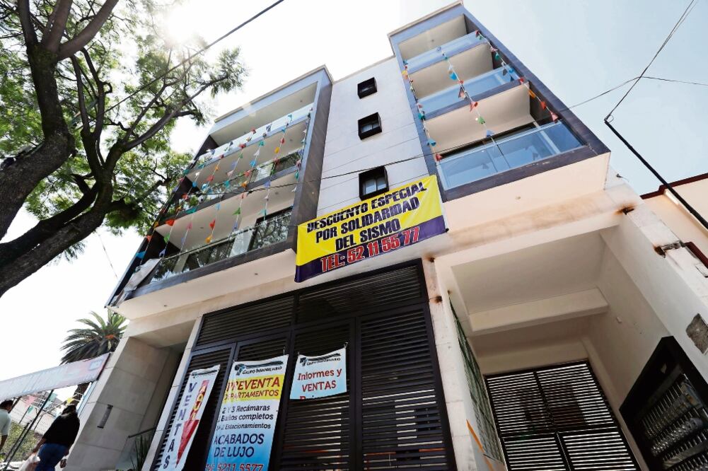 Edificio que se encuentran en venta en la Ciudad de México. En diversos portales inmobiliarios de internet, advierten que el sismo del pasado 19 de septiembre modificó los patrones de venta y alquiler de vivienda. (LUIS CORTÉS. EL UNIVERSAL)