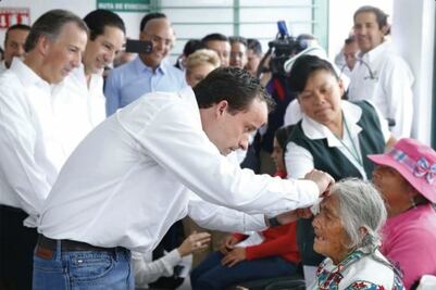 Da IMSS pólizas de cobertura a beneficiarios de Prospera