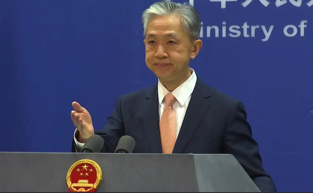 En esta imagen de archivo, el vocero del Ministerio de Exteriores de China, Wang Wenbin, durante una conferencia de prensa en el ministerio, en Beijing. Foto: AP