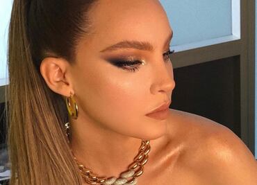 Belinda impacta con escote en redes sociales