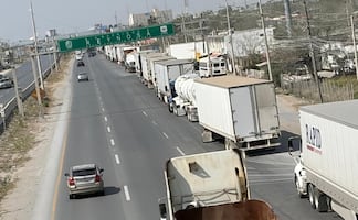 Colapsan aduanas de Reynosa y Nuevo Laredo por falla en sistema operativo; reportan filas de hasta 6 kilómetros 