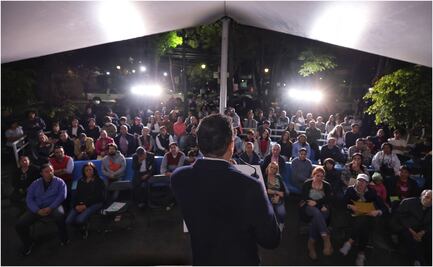 Batres entrega apoyos económicos a afectados por explosión en la colonia Del Valle