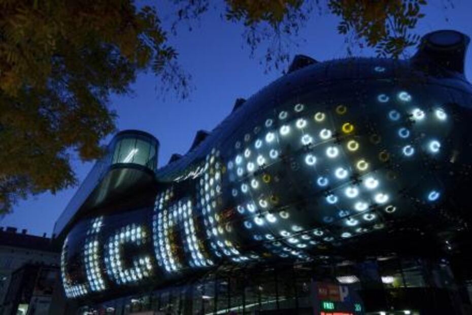 Recorre el Kunsthaus Graz, el museo con forma de amiba gigante en Europa