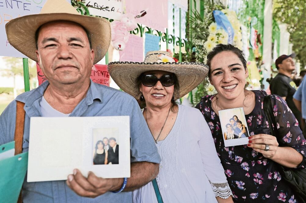 La familia Amaya viajó toda la noche para encontrarse con su ídolo (ALEJANDRO ACOSTA. EL UNIVERSAL)