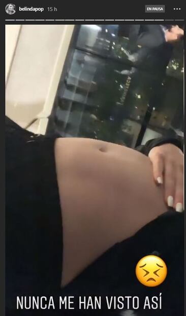 Belinda enseña su “panza” después de comer