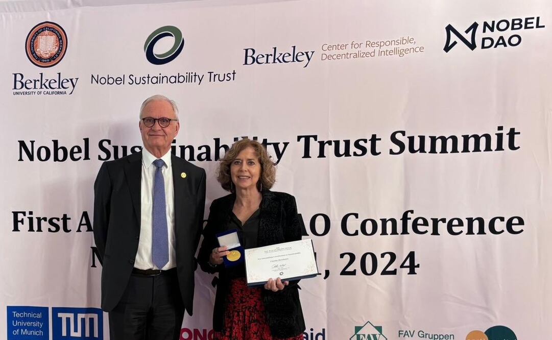 En su representación, el premio fue entregado a Rosaura Ruiz Gutiérrez. Foto: X @rosauraRuiz4