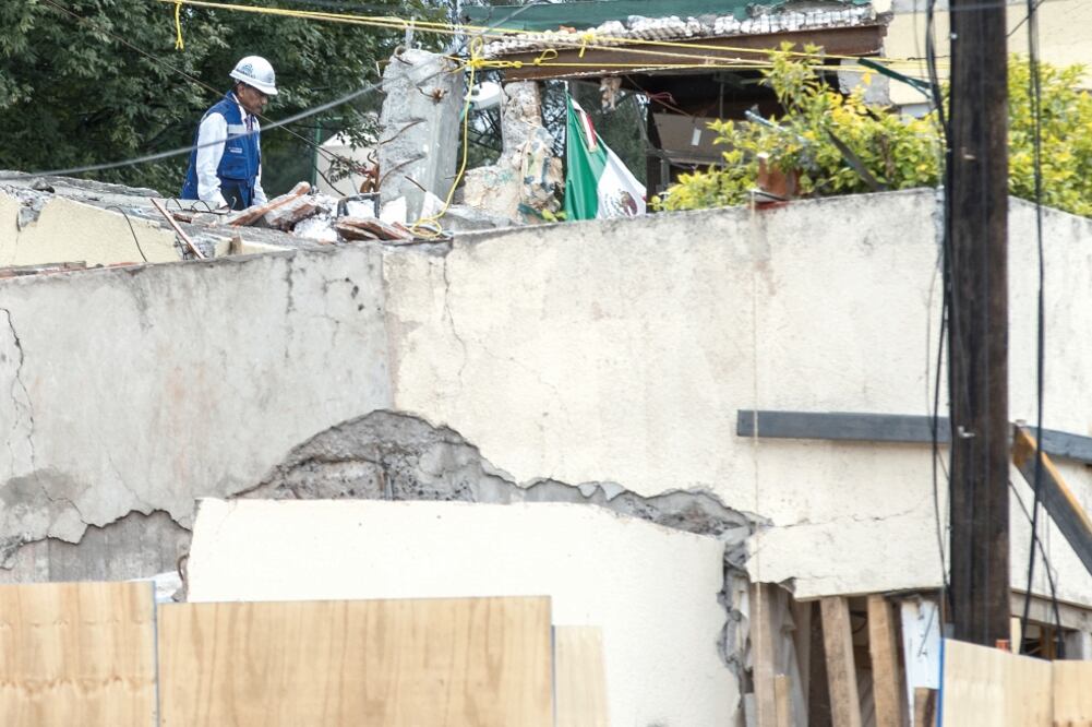 Está en curso un peritaje para determinar si el material utilizado era el ideal para soportar el departamento de la directora. (GERMÁN ESPINOSA. EL UNIVERSAL)