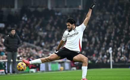 Raúl Jiménez anota golazo con el Fulham; iguala al Chicharito Hernández en la Premier League