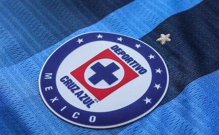 Cruz Azul presenta nuevo uniforme; presume nueve estrellas