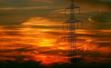 Empresas y personas físicas pueden ampararse por reforma eléctrica: expertos