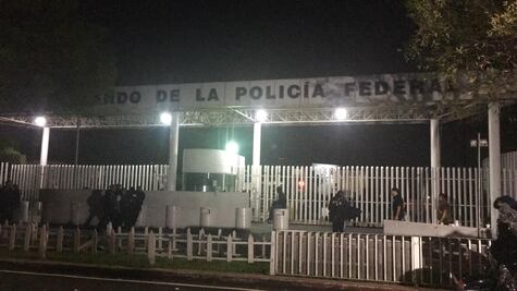 Toma del Centro de Mando de la Policía Federal cumple 24 horas