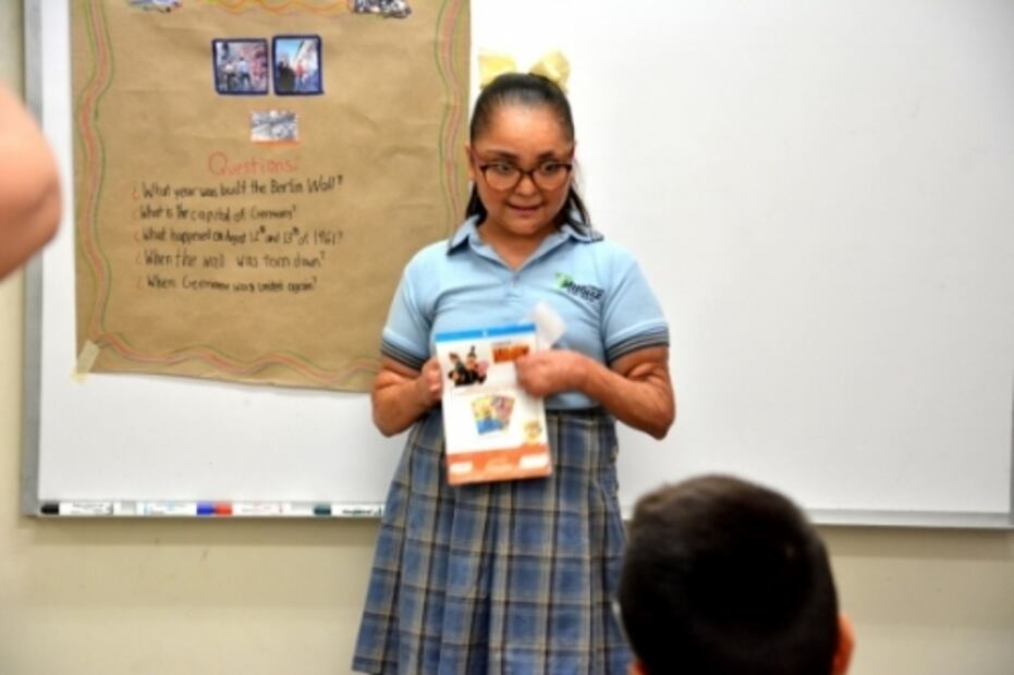 Danna Paola, el rostro de una víctima de la Guardería ABC que se reúne con AMLO