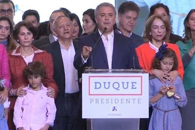 Duque llama a la unidad de Colombia y Petro abre un nuevo espacio a izquierda