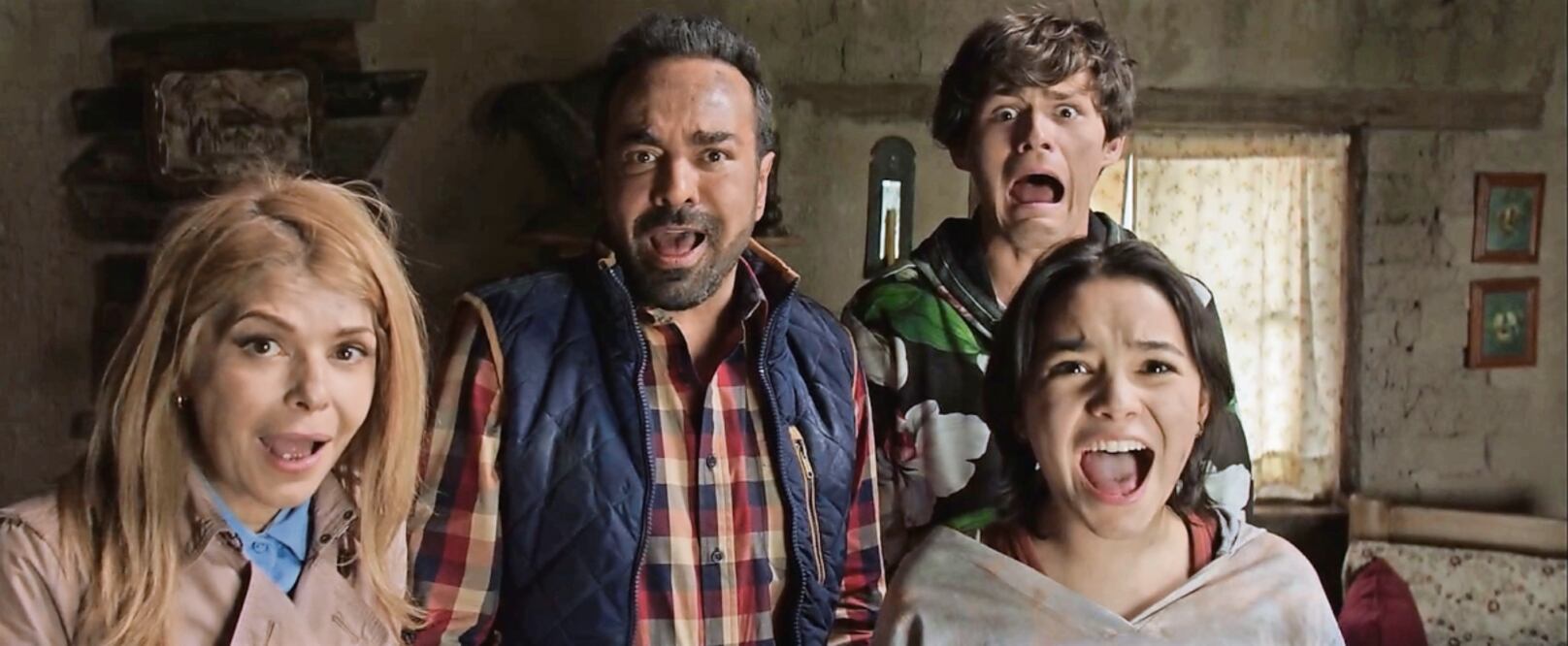 En esta comedia que se estrena mañana, Cantoral y Miramontes comparten escena con Diego Peniche y Karla Gaytán. Foto: Videocine