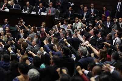 Alistan ley para que funcionarios no ganen más que el Presidente