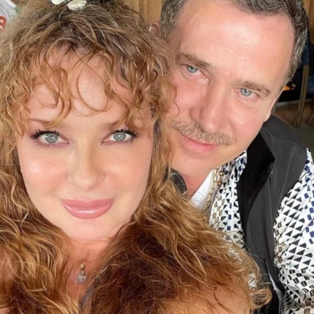 ¿Recuerdas a Joana Benedek? Sorprende con boda a sus 51 años 