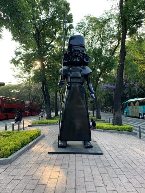 ¿Eres tú, Darth Vader? Aquí te contamos qué hay detrás de la nueva escultura en Reforma