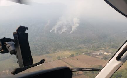 Combaten vía aérea incendio forestal en Veracruz