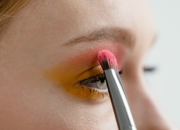 Consejos de expertos para proteger tus ojos al usar maquillaje