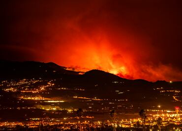 Incendios: Desalojan a más de 26 mil personas en isla española de Tenerife