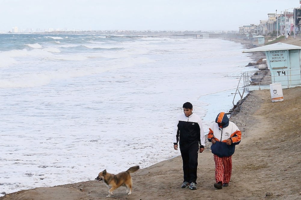 Autoridades de Baja California Sur monitorean constantemente la ruta del huracán "Sandra", aunque prevén que no provocará graves estragos en el estado (EDUARDO JARAMILLO. NOTIMEX)